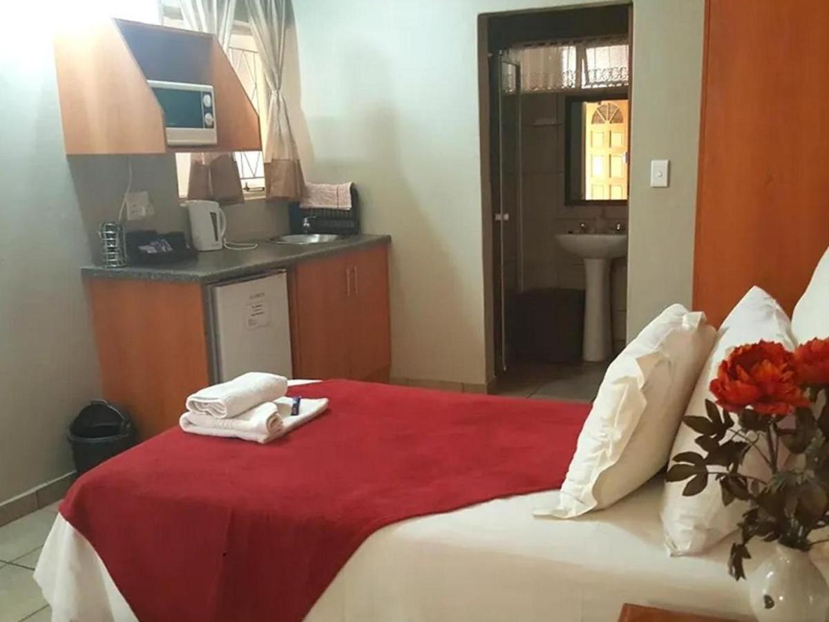 Gemstone Guest House Klerksdorp Εξωτερικό φωτογραφία