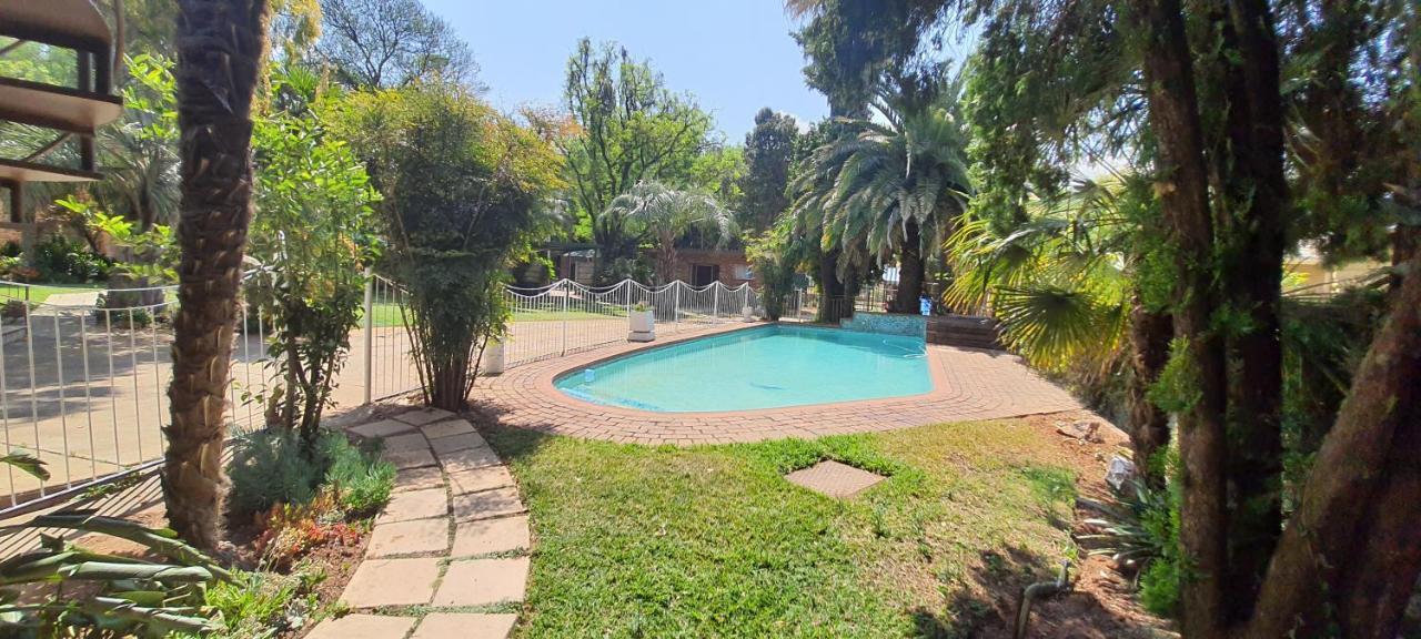 Gemstone Guest House Klerksdorp Εξωτερικό φωτογραφία