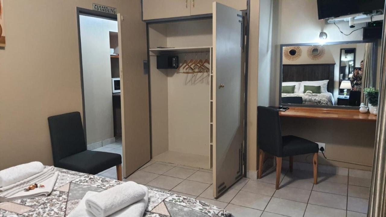 Gemstone Guest House Klerksdorp Εξωτερικό φωτογραφία