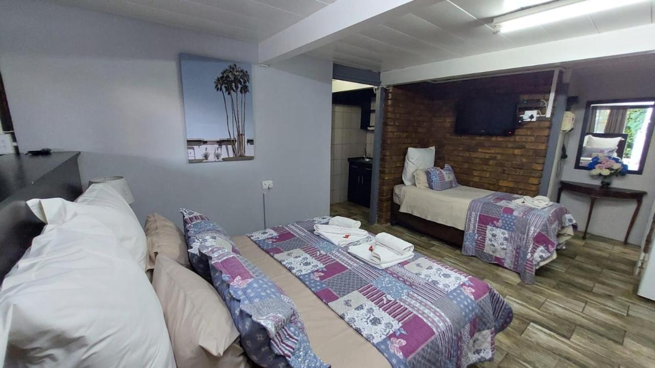 Gemstone Guest House Klerksdorp Εξωτερικό φωτογραφία