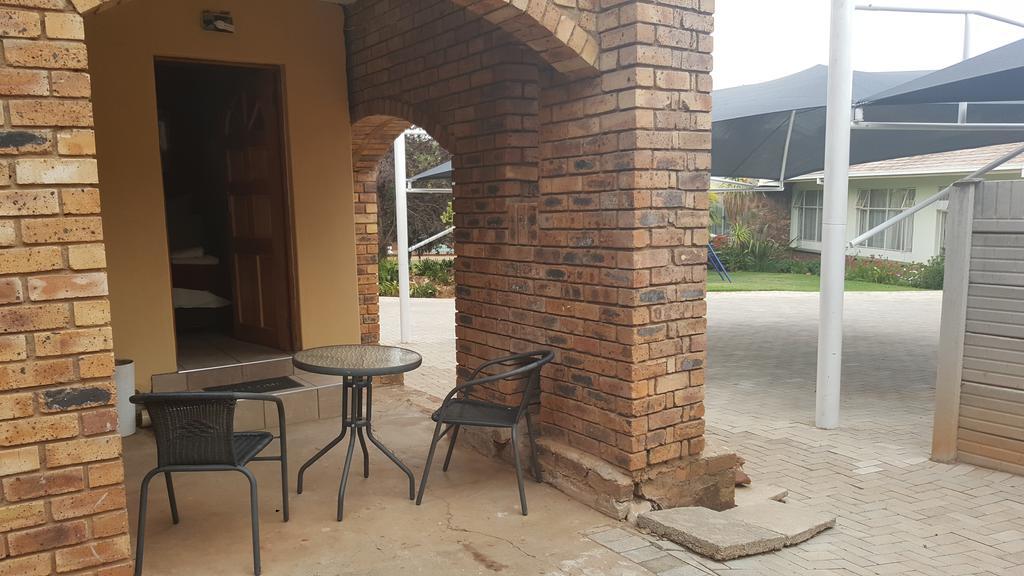 Gemstone Guest House Klerksdorp Εξωτερικό φωτογραφία
